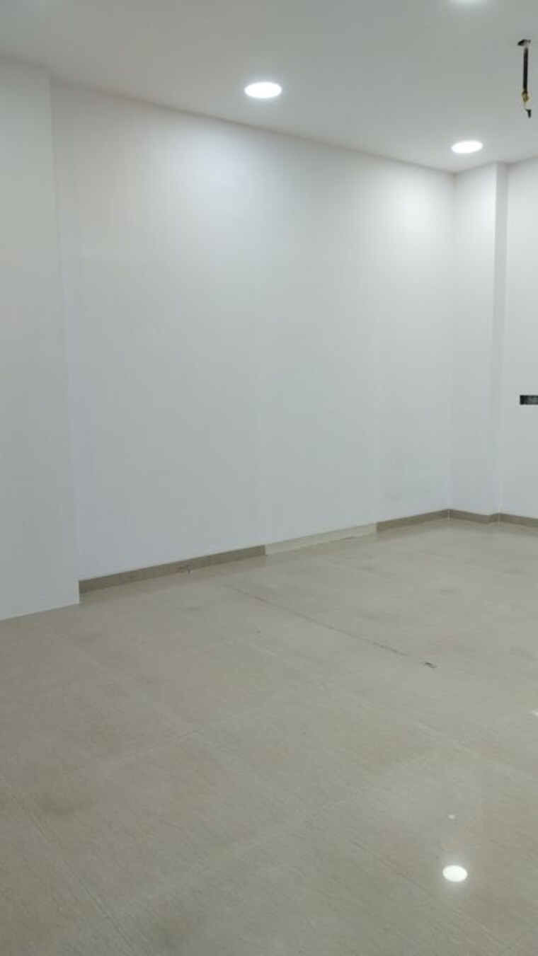 Room, visnu-villa Commercial Shop 1450 Sq.Ft. In Dadar West Mumbai 10711636