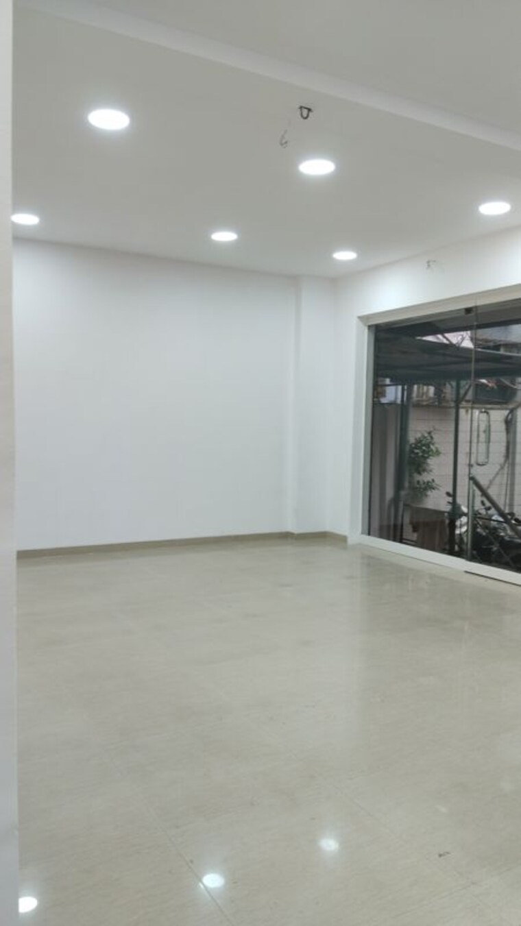 Room, visnu-villa Commercial Shop 1450 Sq.Ft. In Dadar West Mumbai 10711636