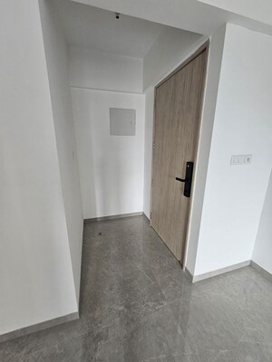Room in 2 BHK Apartment at Zen Elite, Kharadi – for Rent
