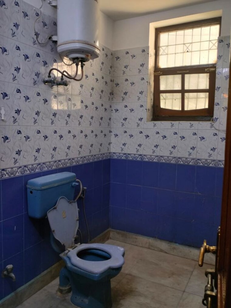 Bathroom, sector 5 2 Bedroom 1245 Sq.Ft. Independent House In Sector 5 Gurgaon 10711725
