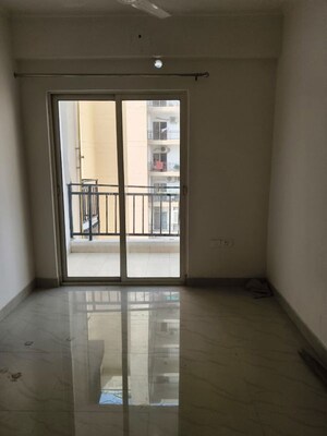 Room in 2.5 BHK Apartment at Gardenia Gateway, Sector 75 – for Rent