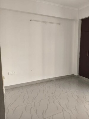 Room in 2.5 BHK Apartment at Gardenia Gateway, Sector 75 – for Rent