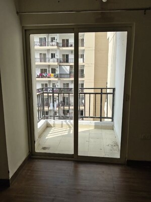 Room in 2.5 BHK Apartment at Gardenia Gateway, Sector 75 – for Rent