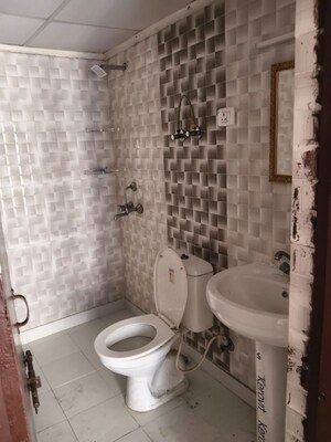 Bathroom in 2.5 BHK Apartment at Gardenia Gateway, Sector 75 – for Rent