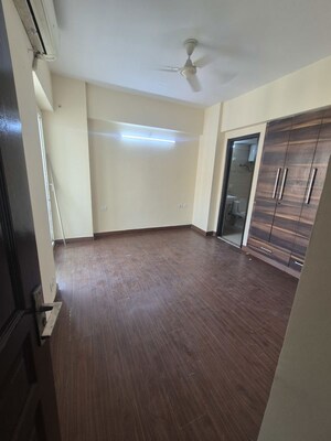 2 BHK Apartment For Rent in Sethi Max Royale, Sector 76