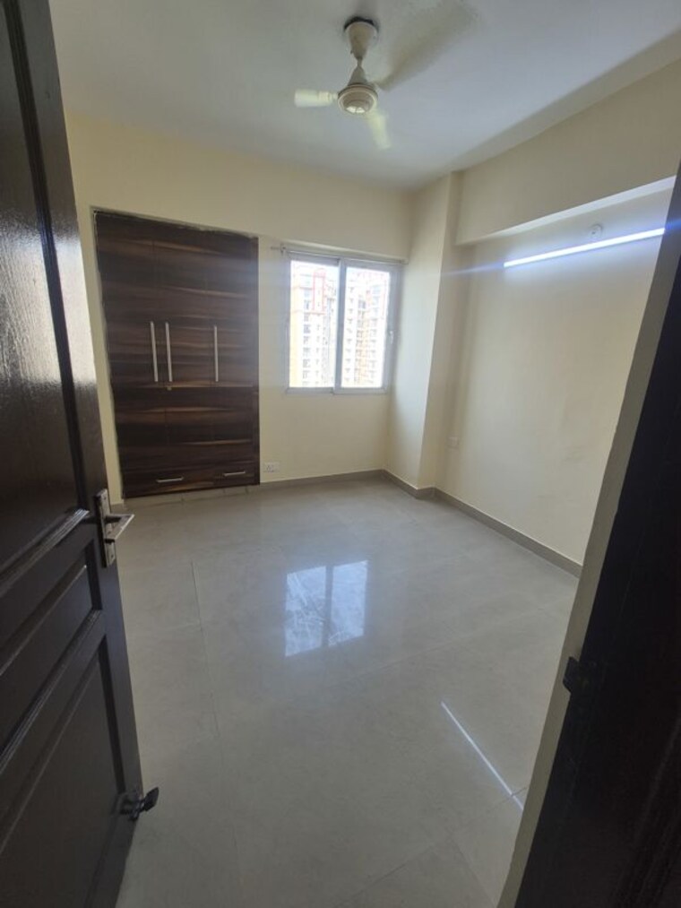 Kitchen, sethi-max-royale 2 Bedroom 895 Sq.Ft. Apartment In Sector 76 Noida 10711794
