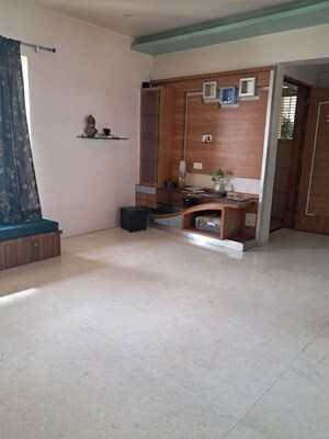 Room in 2.5 BHK Apartment at Udyog Nagar – for Rent