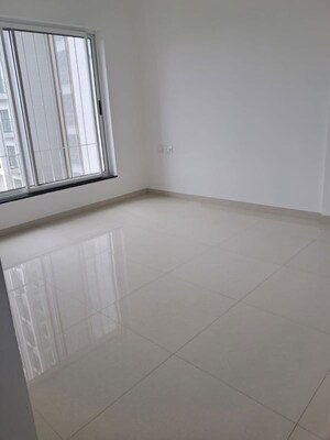 Room in 2 BHK Apartment at Runwal The Central Park, Chinchwad – for Rent