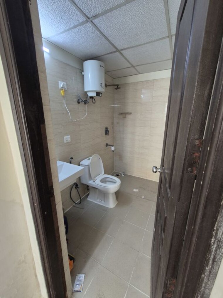 Bathroom, sethi-max-royale 2 Bedroom 895 Sq.Ft. Apartment In Sector 76 Noida 10711806
