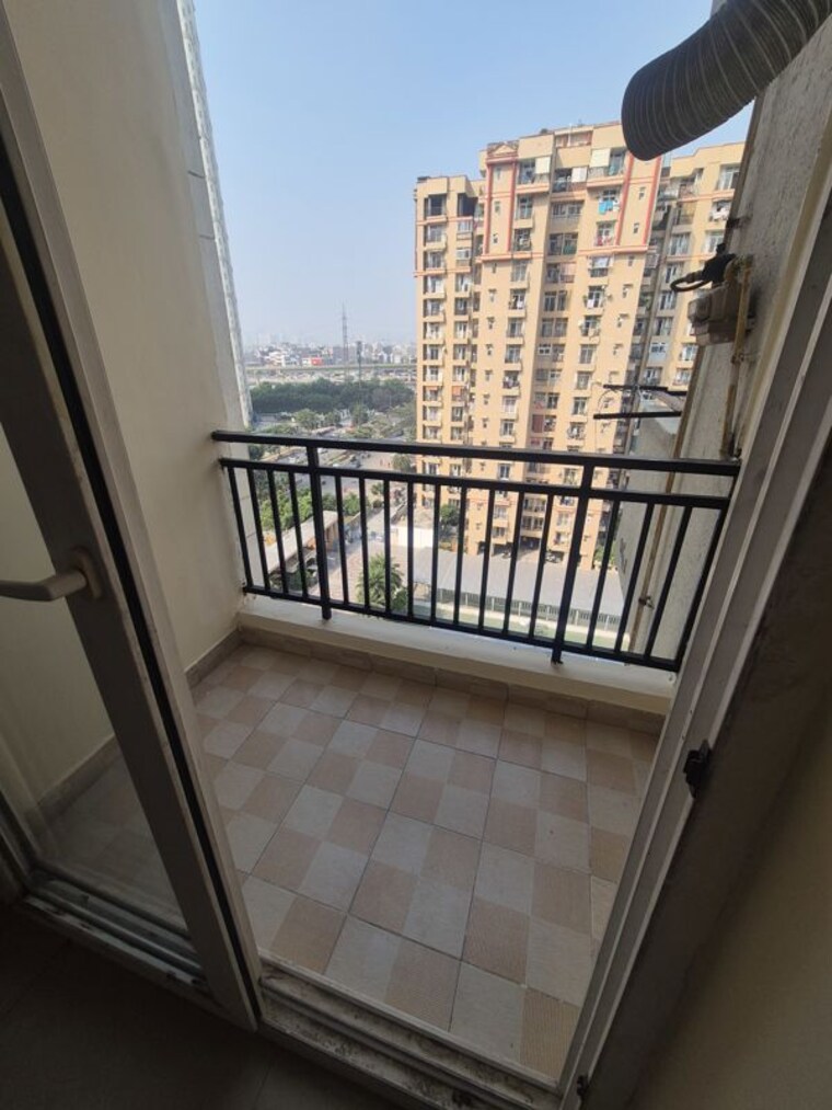 Balcony, sethi-max-royale 2 Bedroom 895 Sq.Ft. Apartment In Sector 76 Noida 10711816