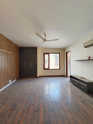 Room in 3 BHK Builder Floor at Chittaranjan Park – for Sale