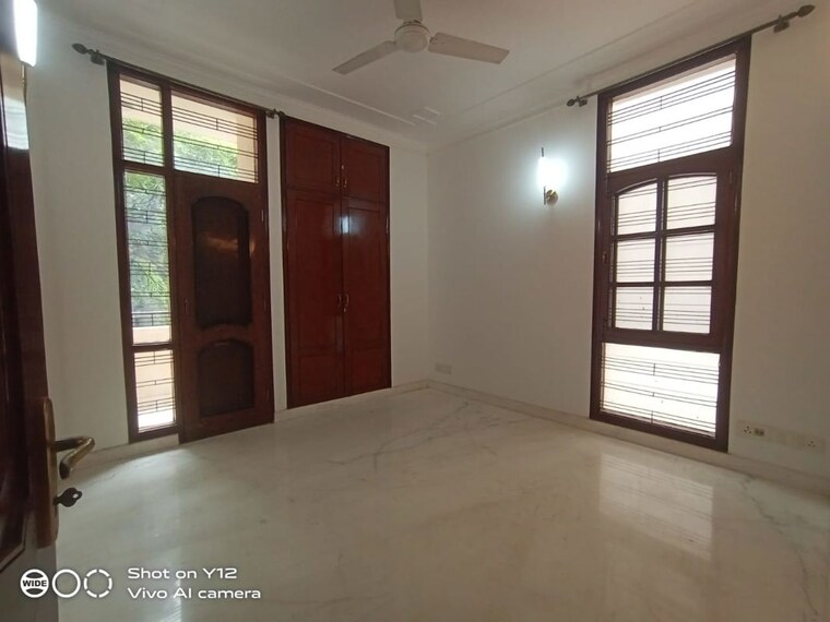 Room, greater kailash ii 4 Bedroom 400 Sq.Yd. Builder Floor In Greater Kailash ii Delhi 10711831