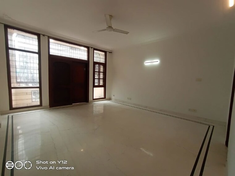 Room, greater kailash ii 4 Bedroom 400 Sq.Yd. Builder Floor In Greater Kailash ii Delhi 10711831