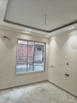Room in 3 BHK Builder Floor at Sector 107 – for Sale