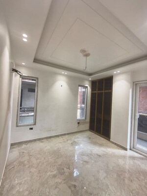 Room in 3 BHK Builder Floor at Sector 107 – for Sale