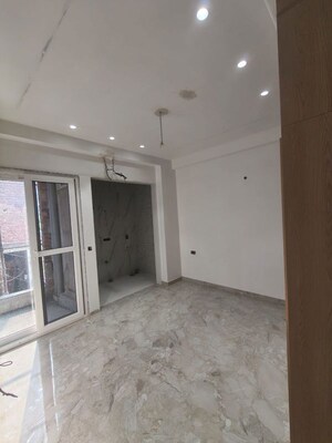 Room in 3 BHK Builder Floor at Sector 107 – for Sale