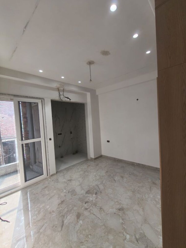 Room, sector 107 3 Bedroom 1485 Sq.Ft. Builder Floor In Sector 107 Noida 10711829