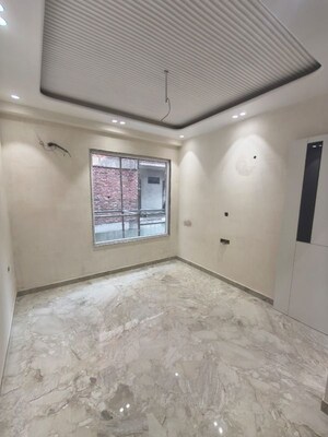 Room in 3 BHK Builder Floor at Sector 107 – for Sale