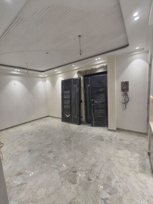 Room in 3 BHK Builder Floor at Sector 107 – for Sale