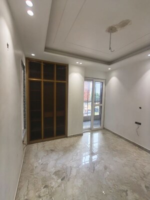 Room in 3 BHK Builder Floor at Sector 107 – for Sale