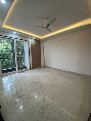 Room in 3 BHK Builder Floor at Hauz Khas – for Rent
