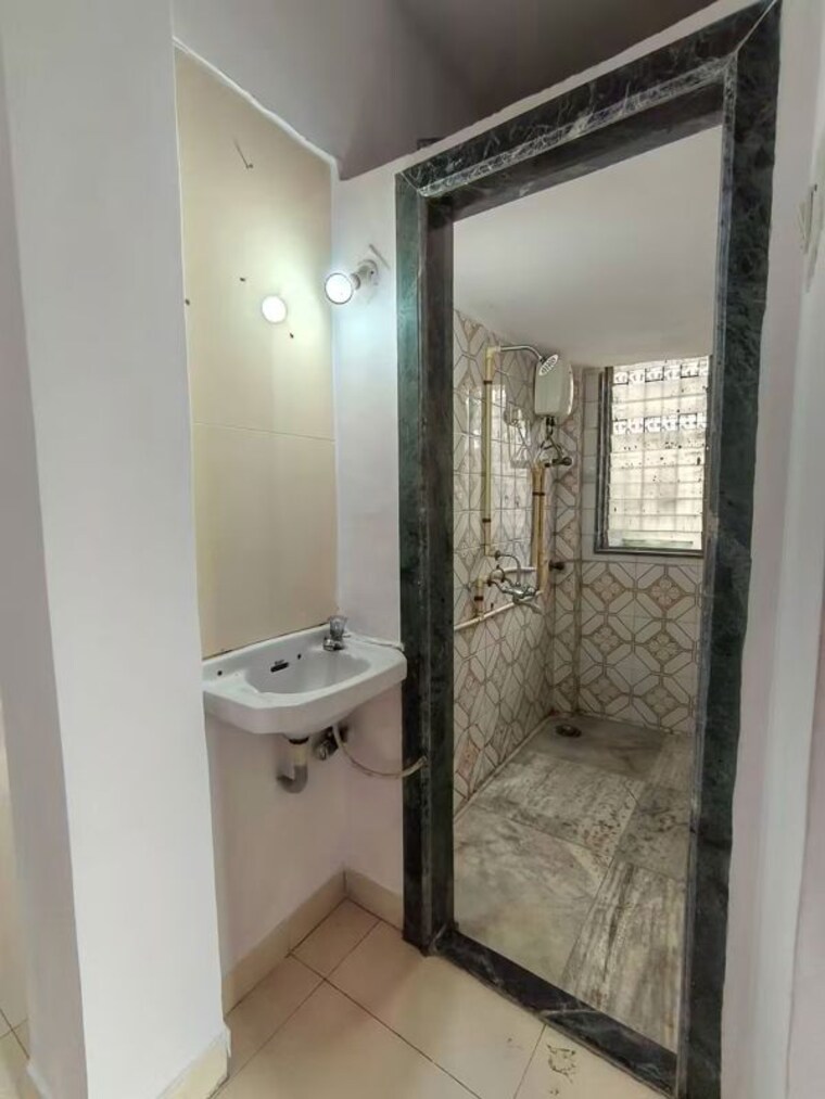 Bathroom, evershine nagar 1 Bedroom 420 Sq.Ft. Apartment In Evershine Nagar Mumbai 10711850