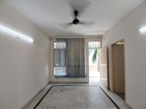 Room in 3 BHK Builder Floor at Unitech South City II, Sector 50 – for Rent