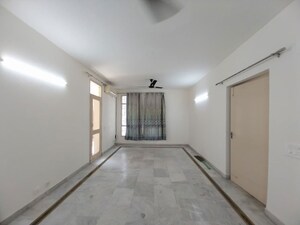 Room in 3 BHK Builder Floor at Unitech South City II, Sector 50 – for Rent