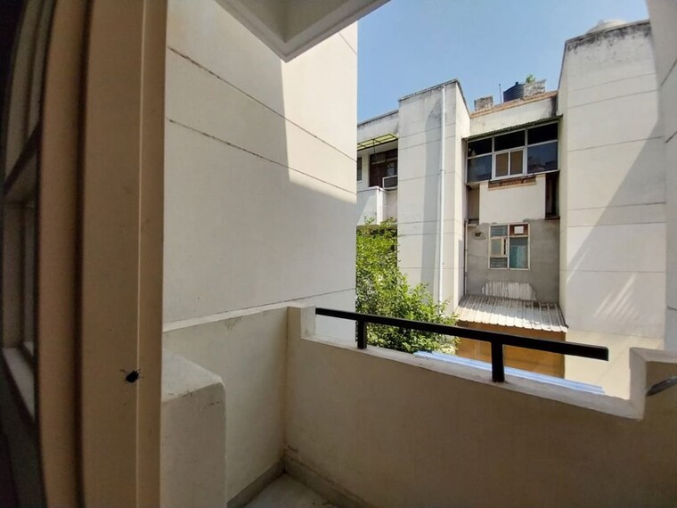 Balcony, unitech-south-city-ii 3 Bedroom 1300 Sq.Ft. Builder Floor In Sector 50 Gurgaon 10711857