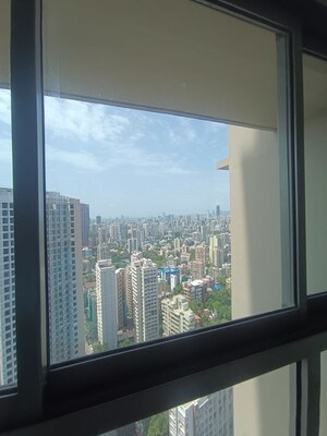 Room in 2 BHK Apartment at Sheth Auris Bliss, Malad West – for Rent