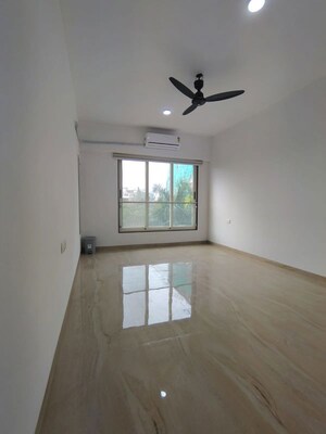 Room in 3 BHK Apartment at Sheth 72 West, Andheri West – for Sale