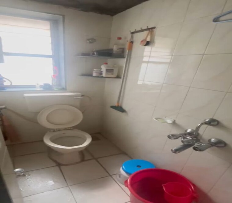 Bathroom, dadar east 1 Bedroom 620 Sq.Ft. Apartment In Dadar East Mumbai 10711917