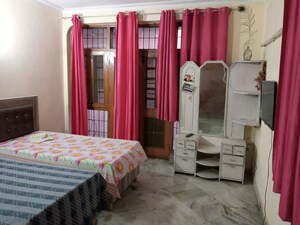 Bedroom in 3 BHK Apartment at Unitech Heritage City, Sector 25 – for Rent