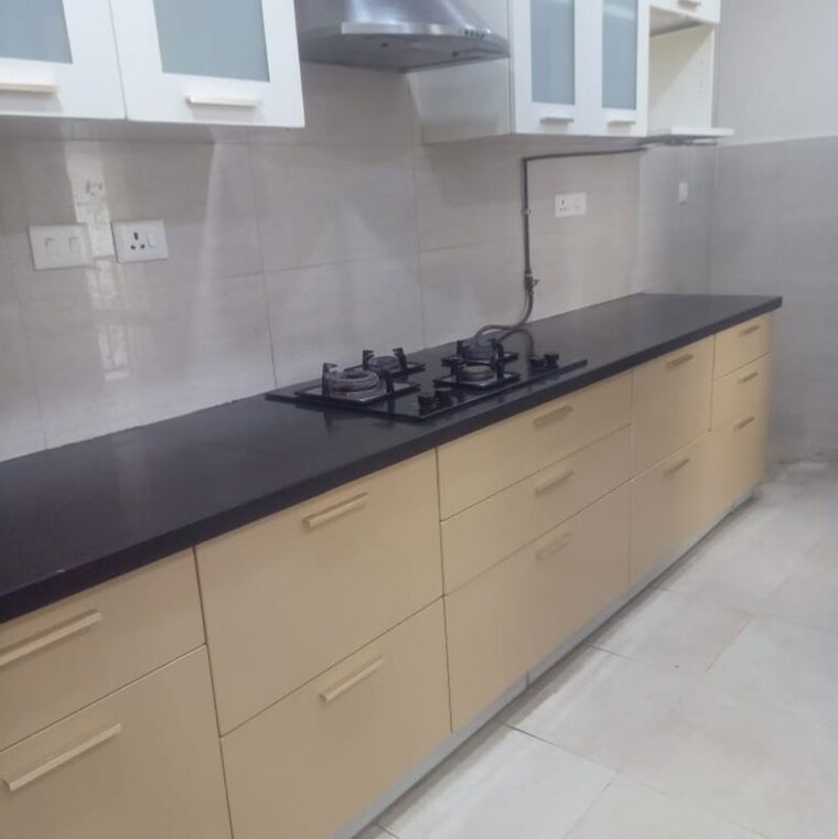 Kitchen, pioneer-park-phase-1 3 Bedroom 1950 Sq.Ft. Apartment In Sector 61 Gurgaon 10711929