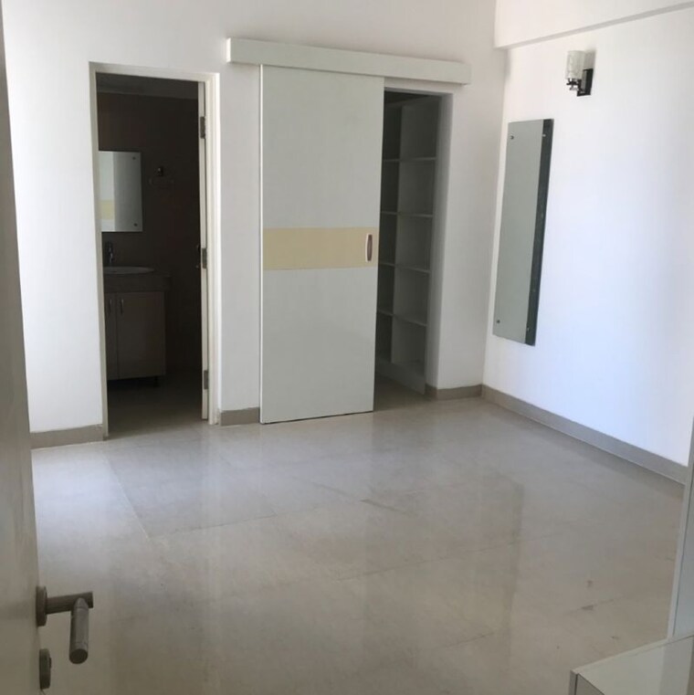 Room, emaar-emerald-estate 2 Bedroom 1020 Sq.Ft. Apartment In Sector 65 Gurgaon 10711940