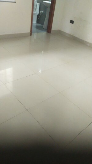 Room in 3.5 BHK Builder Floor at Sector 55 – for Rent
