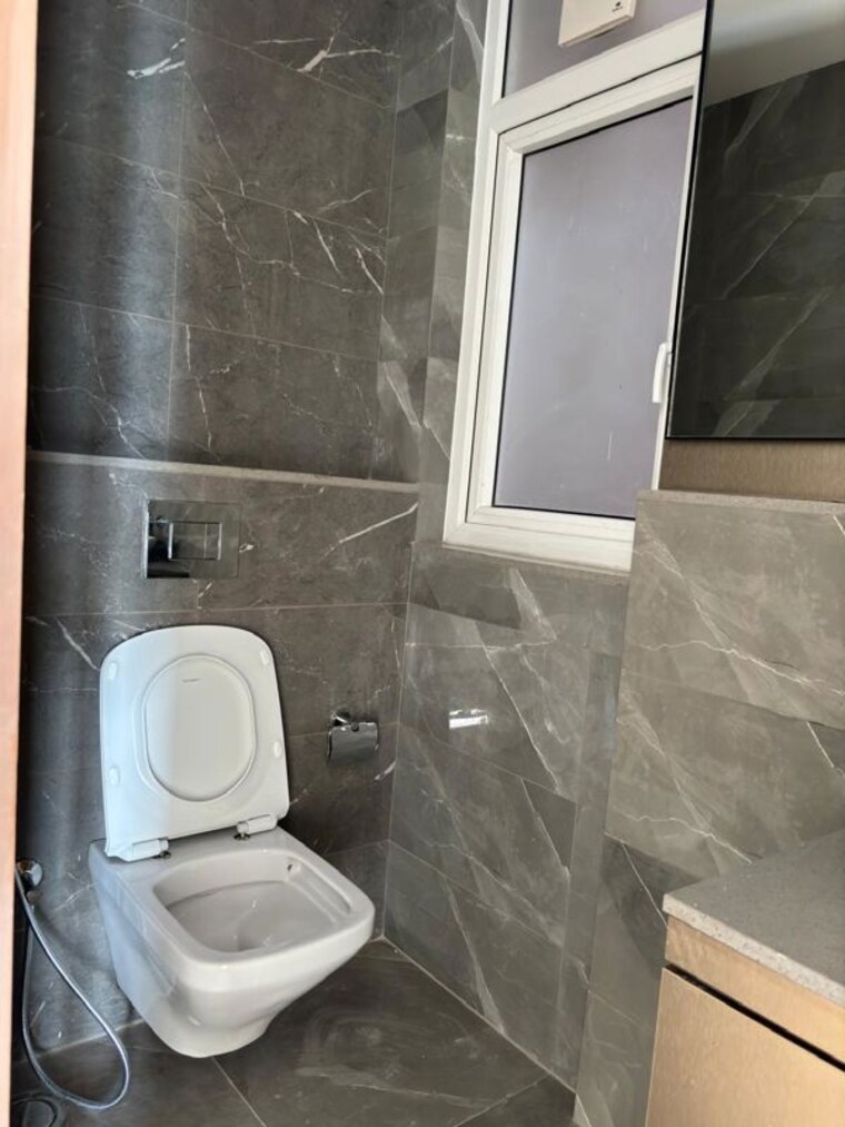 Bathroom, dlf-platinum-residences 4 Bedroom 2486 Sq.Ft. Apartment In Dlf Phase iv Gurgaon 10711939