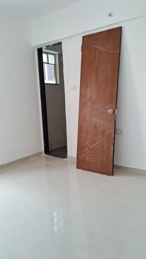 Room in 2 BHK Apartment at Rahul Sky Crest, Hadapsar – for Rent