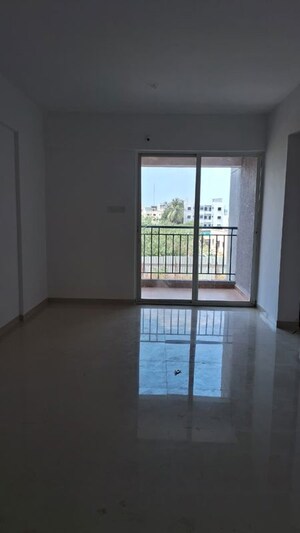 Room in 2 BHK Apartment at Rahul Sky Crest, Hadapsar – for Rent