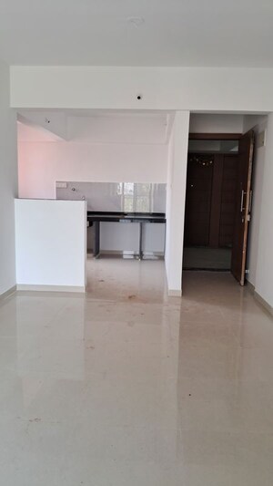 Room in 2 BHK Apartment at Rahul Sky Crest, Hadapsar – for Rent