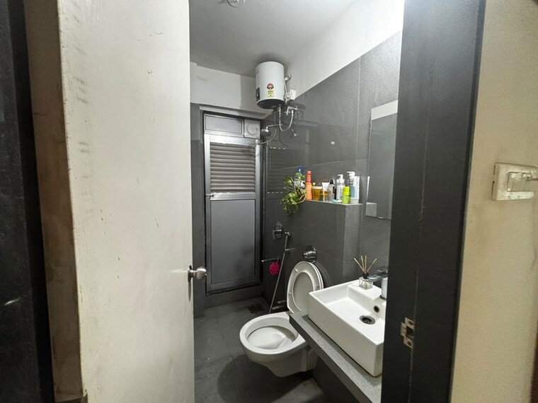 Bathroom, mayfair-the-view 2 Bedroom 630 Sq.Ft. Apartment In Vikhroli West Mumbai 10711987