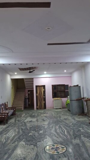 Living Room in 2.5 BHK Builder Floor at Unitech Arcadia, South City 2 – for Rent