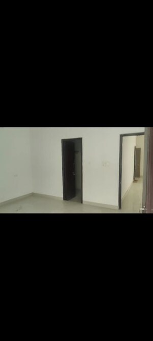 Room in 3 BHK Builder Floor at Sector 36 – for Rent