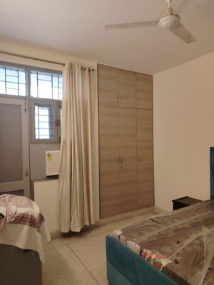 Room in 2 BHK Builder Floor at Unitech Arcadia, South City 2 – for Rent