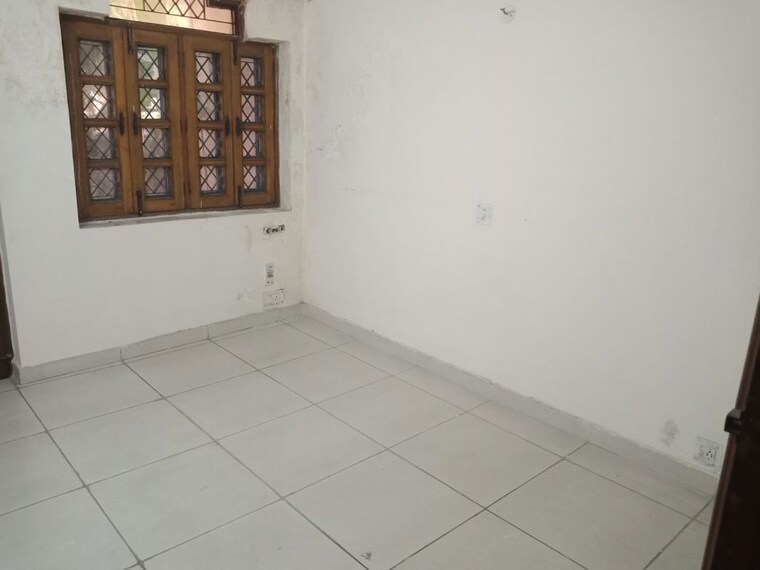 Room, sector 31 3 Bedroom 1650 Sq.Ft. Builder Floor In Sector 31 Noida 10712037