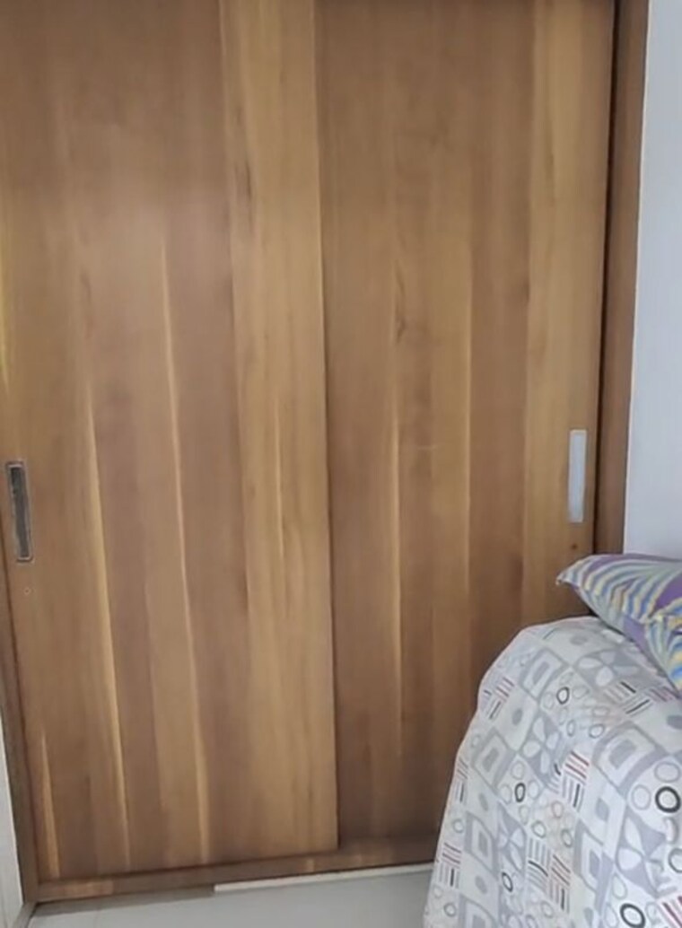 Bedroom, happy-home-vastu-luxuria 4 Bedroom 3800 Sq.Ft. Apartment In Rundh Magdalla Surat 10712043