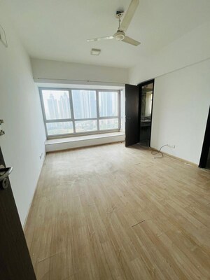 Room in 4 BHK Apartment at DB Woods, Goregaon East – for Rent