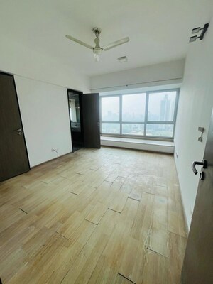 Room in 4 BHK Apartment at DB Woods, Goregaon East – for Rent