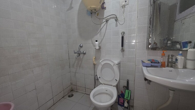 Bathroom, tulip-orange 3 Bedroom 1137 Sq.Ft. Apartment In Sector 70 Gurgaon 10712150