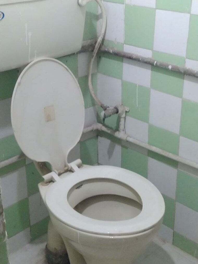 Bathroom, mig-colony-gokhalenagar 2 Bedroom 1000 Sq.Ft. Apartment In Gokhalenagar Pune 10712147